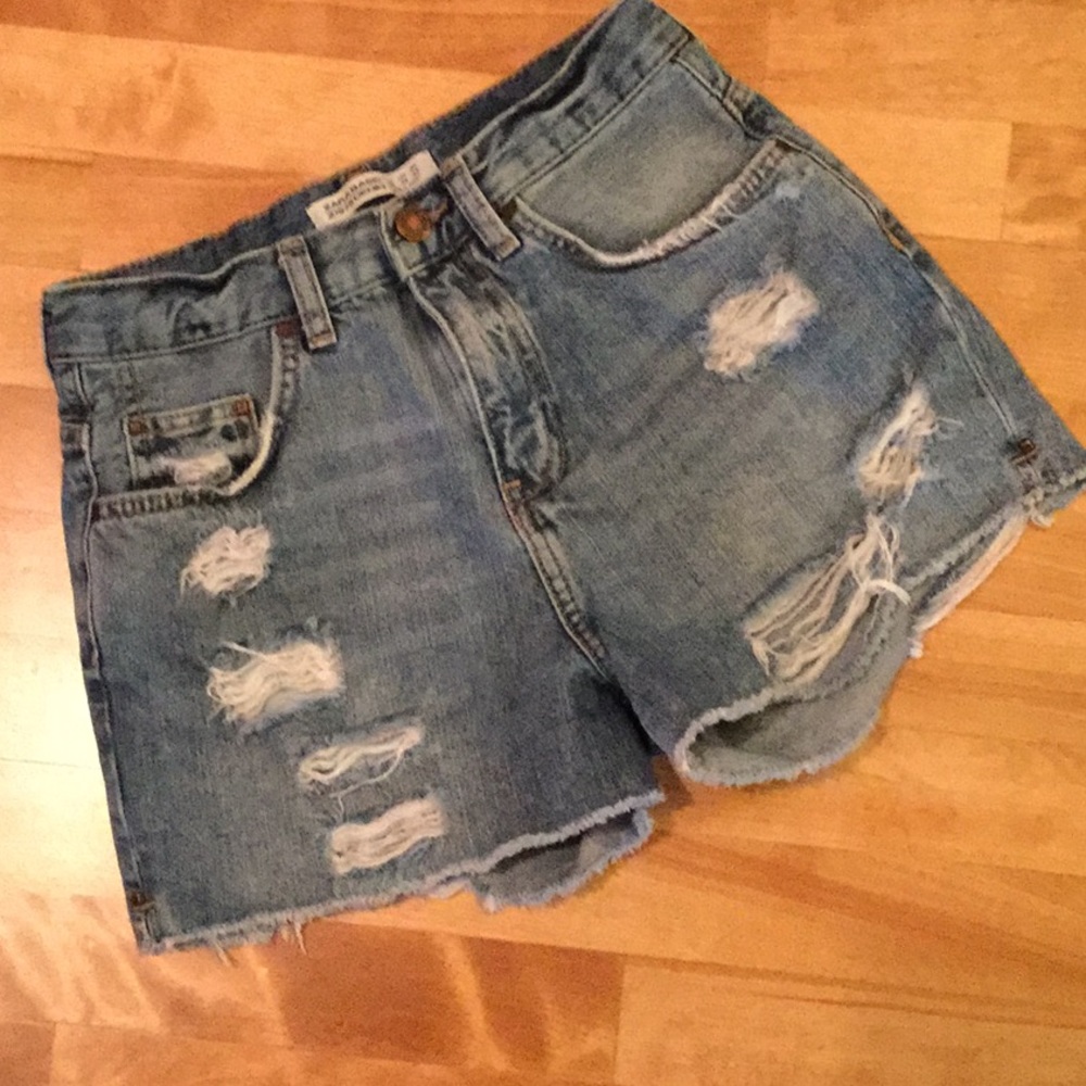 Zara Basic Distressed Shorts Size 2 - image 1